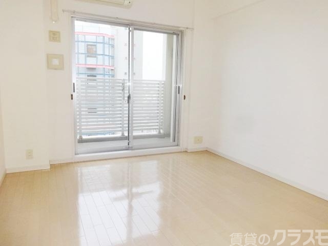 居室・リビング　窓からの光がイイ感じ！