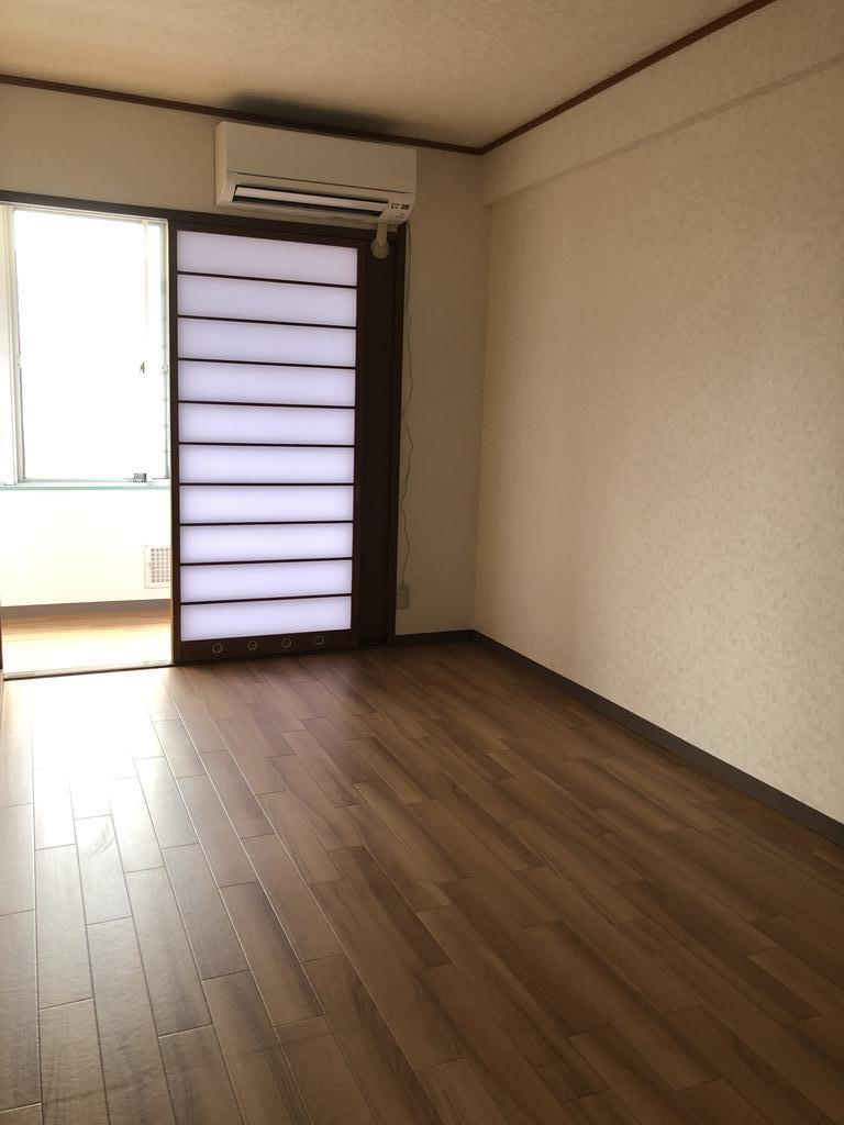 居室・リビング　南側洋室