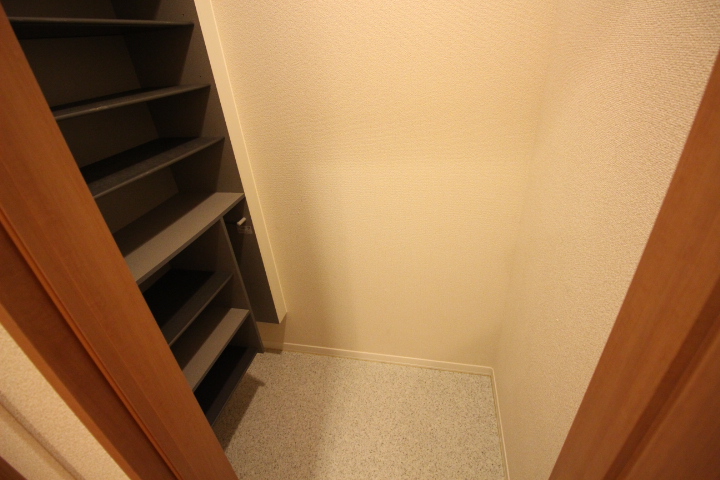 セキュリティ　玄関土間収納