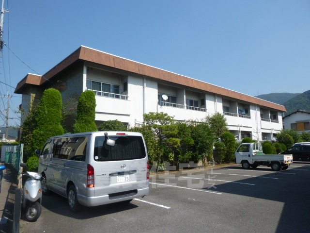 京都市山科区大塚野溝町のマンションの建物外観