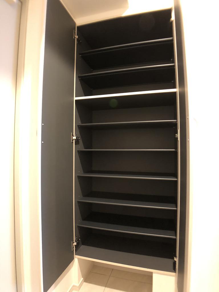 玄関　下足入れ