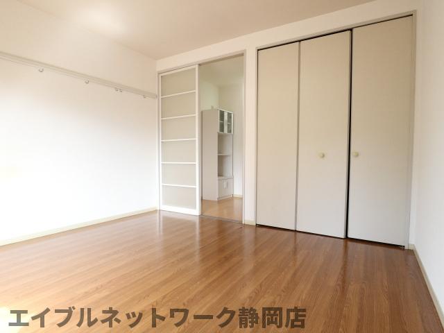 居室・リビング　ゆったり過ごせる居間です