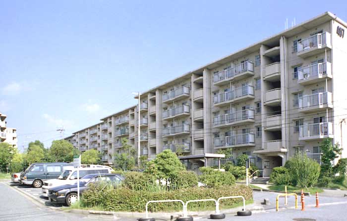 神戸市須磨区中落合のマンションの建物外観