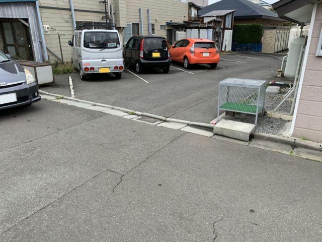 【函館市高盛町のアパートの駐車場】