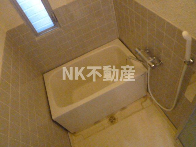 バス・シャワールーム　落ち着いた空間のお風呂です