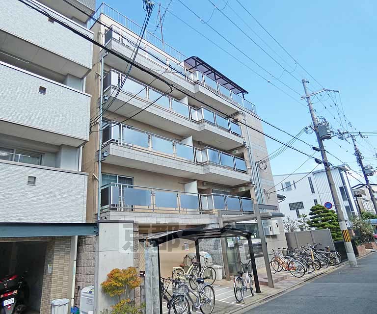 京都市伏見区深草西浦町８丁目のマンションの建物外観