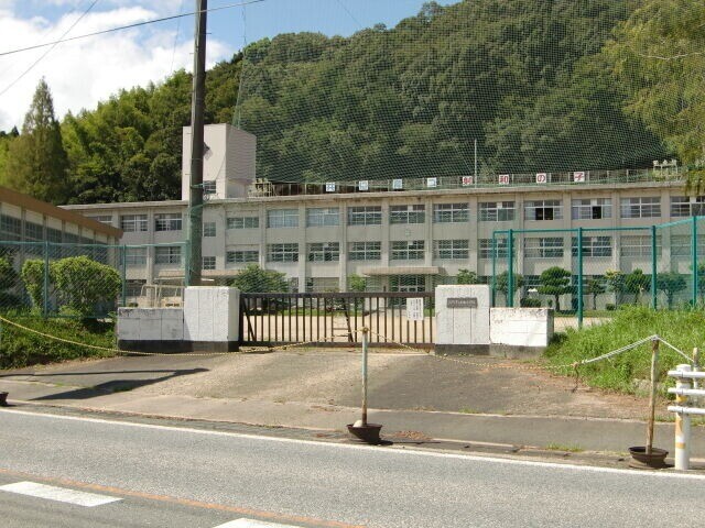 【グレイスハイムの小学校】