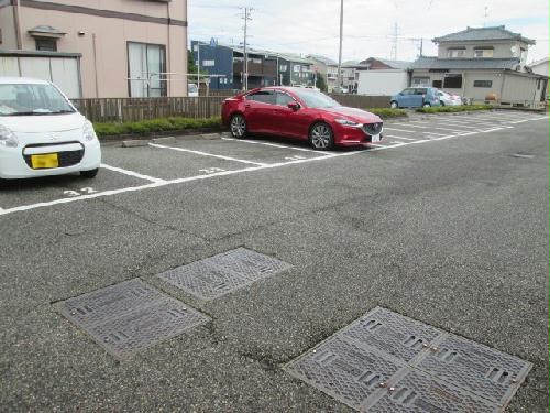 【レオパレスステラの駐車場】