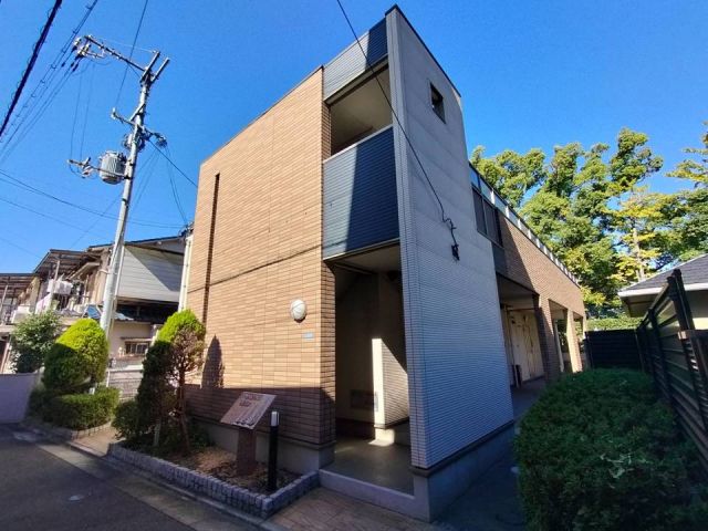 四條畷市雁屋南町のアパートの建物外観