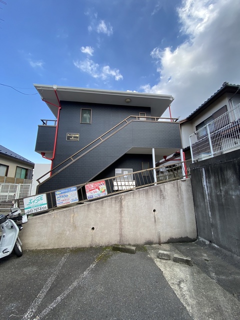 町田市金井ヶ丘のアパートの建物外観