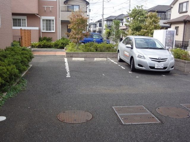 【柏市南逆井のアパートの駐車場】