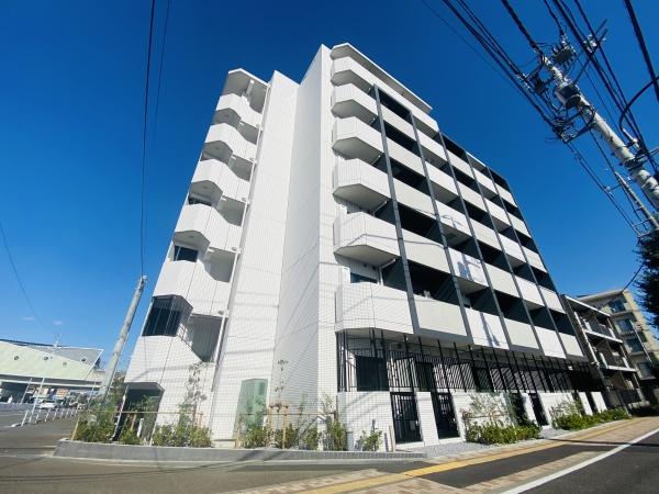 【稲城市東長沼のマンションの建物外観】