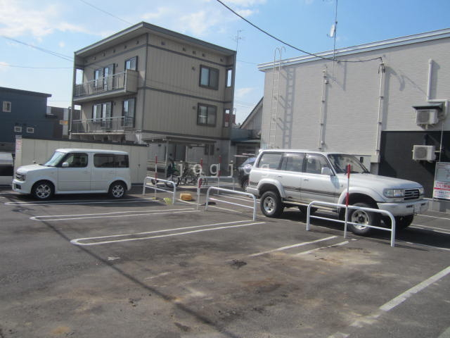 【旭川市豊岡五条のアパートの駐車場】