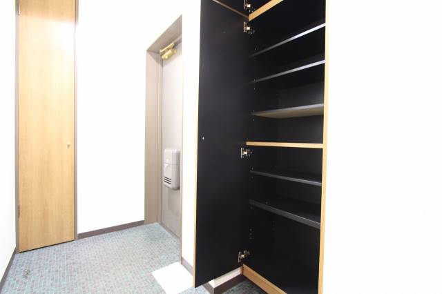 その他設備　玄関横のシューズボックスも大容量
