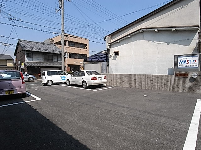 【姫路市河間町のアパートの駐車場】