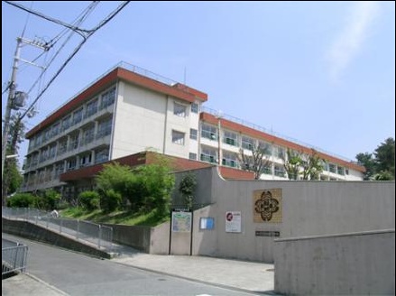 【豊中市長興寺北のマンションの小学校】