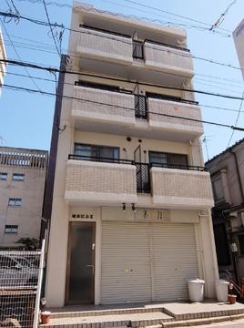 呉市本通のマンションの建物外観