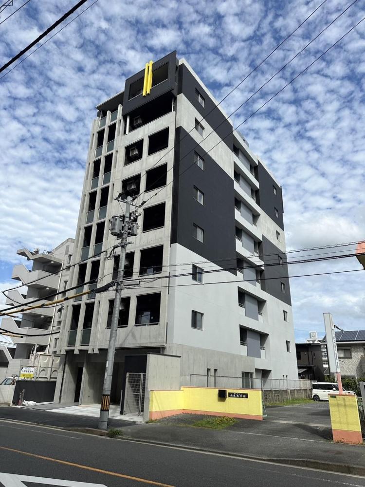 【北九州市八幡西区穴生のマンションの建物外観】