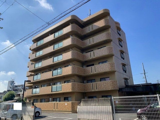 八尾市南本町のマンションの建物外観