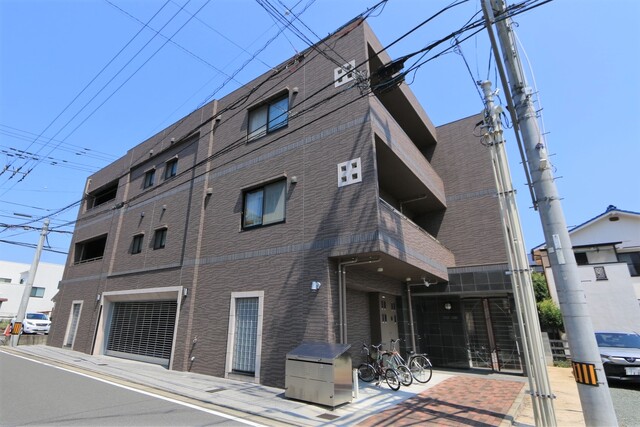 松山市岩崎町のマンションの建物外観