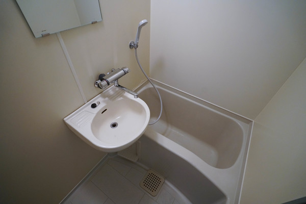 バス・シャワールーム　同じ建物の別なお部屋