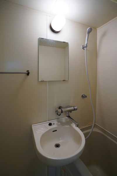 洗面設備　同じ建物の別なお部屋