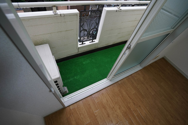 バルコニー　同じ建物の別なお部屋