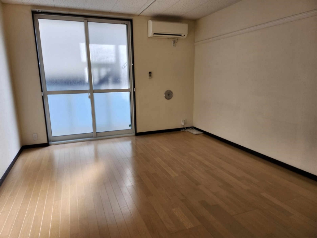 居室・リビング　実際のお部屋と異なる場合がございます。