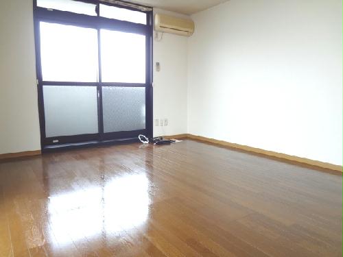 居室・リビング　床はフローリング仕様。