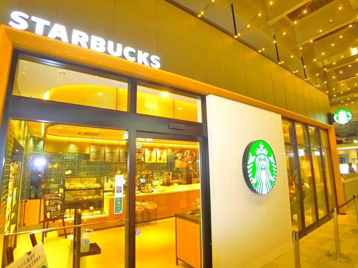 飲食店　スターバックス（飲食店）まで270m