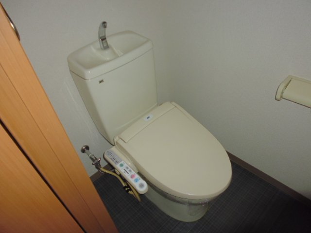 トイレ　温水洗浄便座