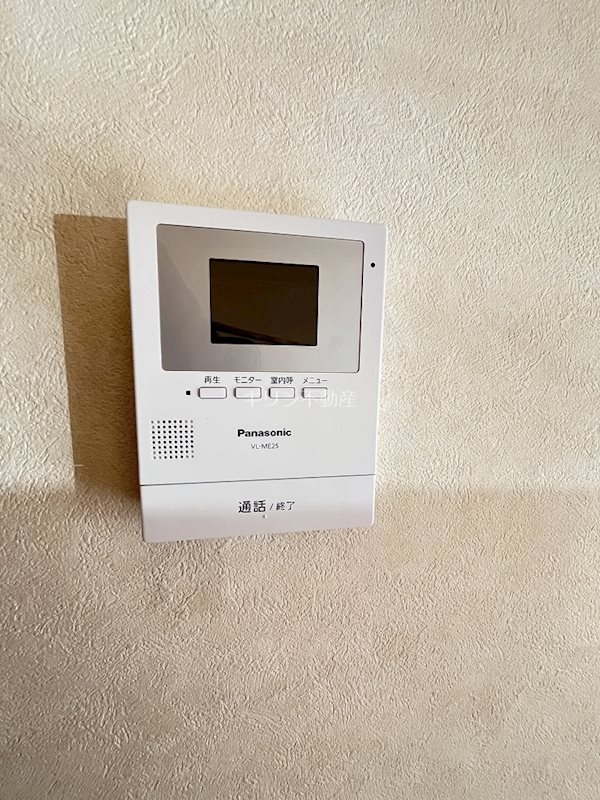 セキュリティ　同建会社同モデル。床材及び建具の色や設備等は実際の室内にてご