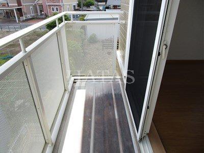 バルコニー　同物件別部屋です。