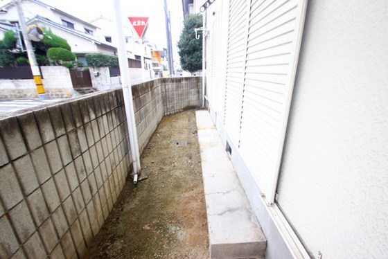 庭　※別号室の写真です