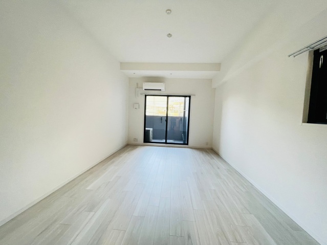 居室・リビング　同物件・別号室の写真