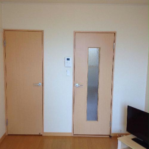 居室・リビング　1Fフローリング、２Ｆカーペット