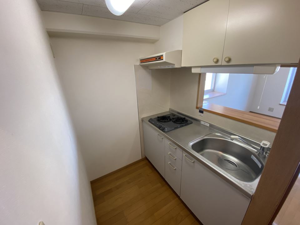 キッチン　ガスコンロ付き３畳のキッチンです