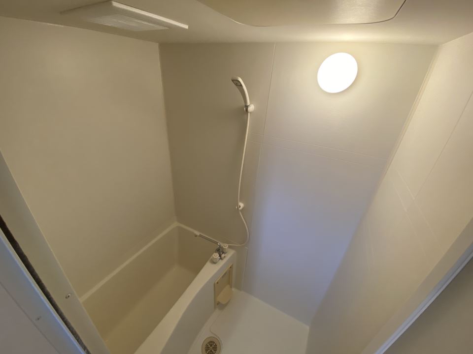 バス・シャワールーム　シャワー付きの浴室です