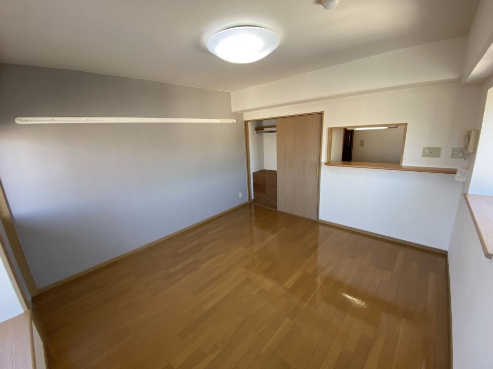 その他部屋・スペース　居室内のハンガーパイプ付きの収納です