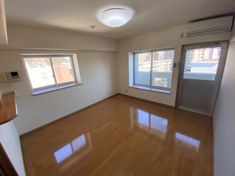 居室・リビング　８畳の洋室です