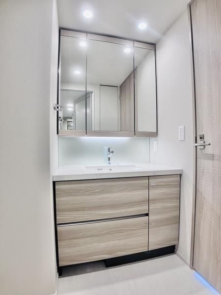 洗面設備　写真は同タイプ住居です。