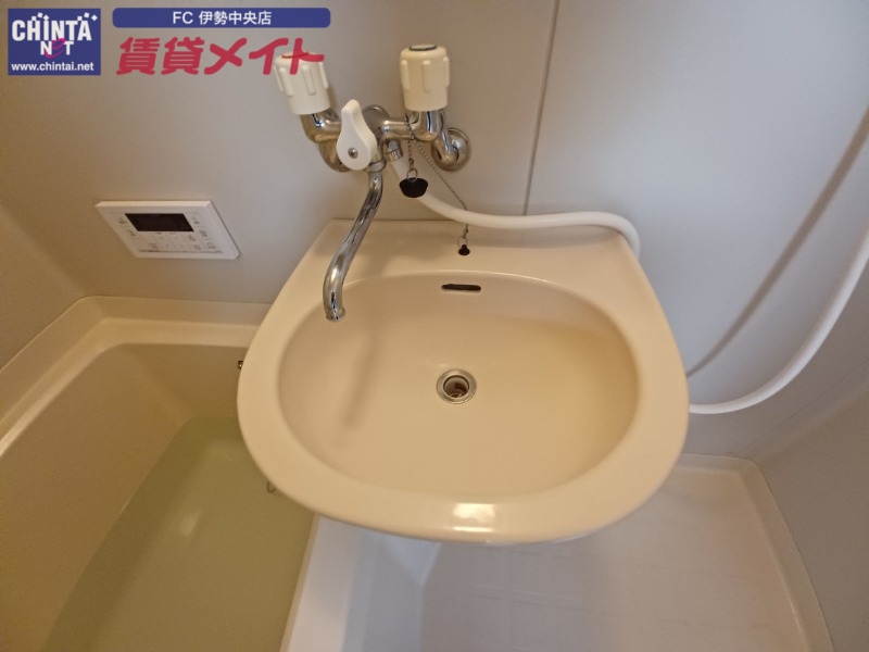 洗面設備　同型参考写真