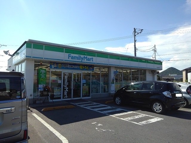 その他　ファミリーマート坂出川津町店まで1100m