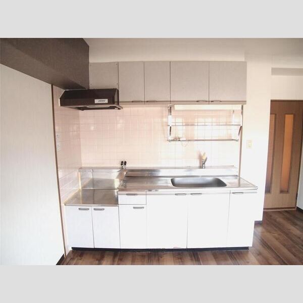 キッチン　※写真は反転タイプのお部屋です。