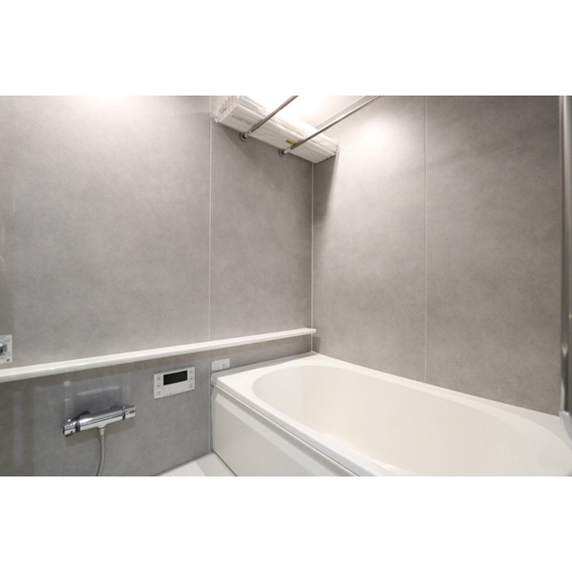 バス・シャワールーム　清潔感のあるバスルーム