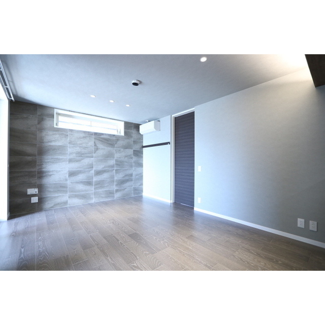 居室・リビング　黒を基調としたリビング