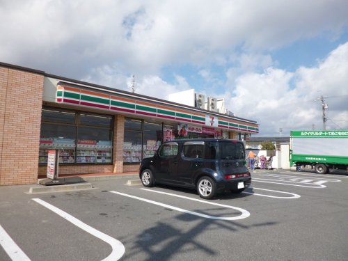 コンビニ　セブンイレブン大治三本木店（コンビニ）まで1737m