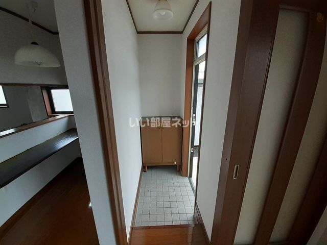 玄関　シューズBOX付。