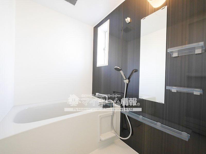 バス・シャワールーム　清潔感とお洒落を兼ね揃えたお風呂