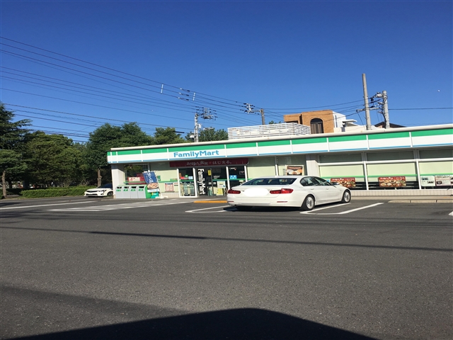 コンビニ　ファミリーマート高松多賀町店（コンビニ）まで242m